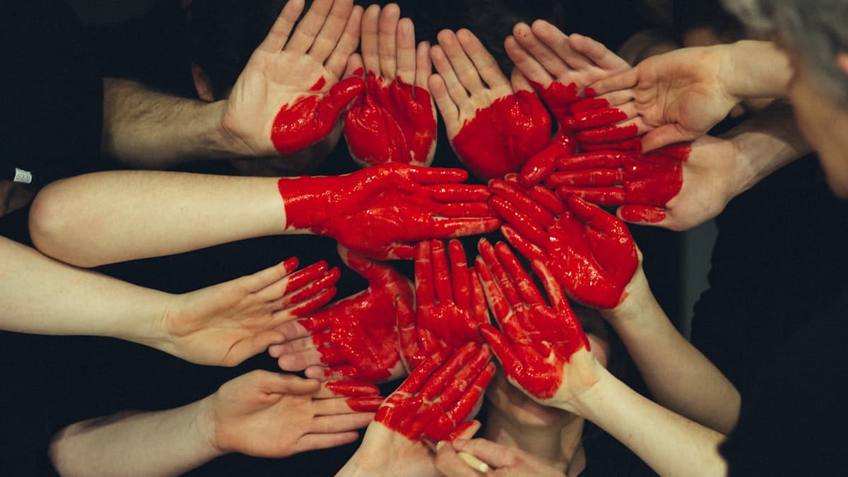 Mutual aid between compatriots: giving, receiving, trusting